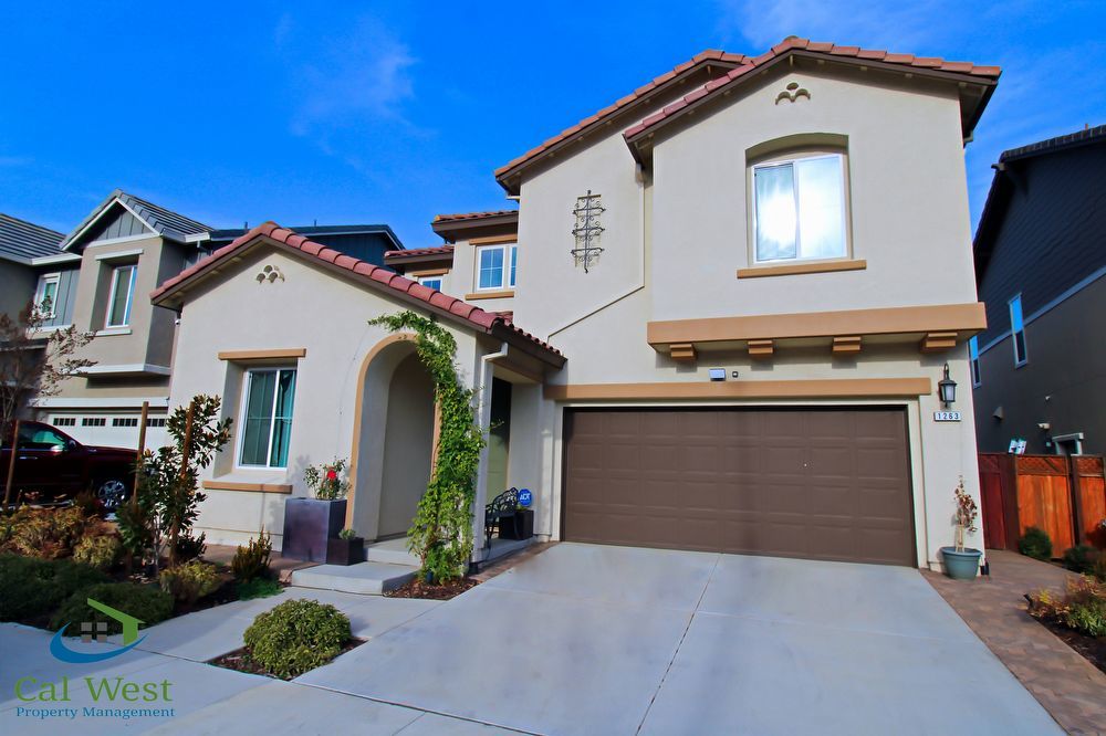 $3900.00-1263 Bonino Way - 4 Bed/3 Bath Smart Home/New Community in Gilroy/Solar/Pet friendly property image