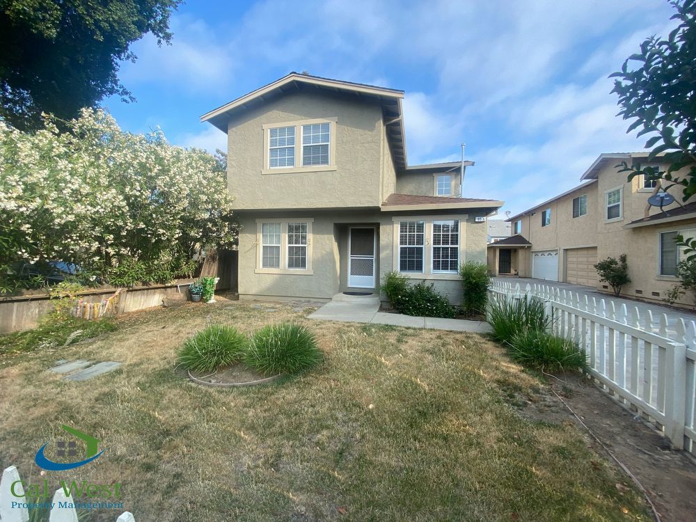 $3195- 3 Bed/2 Bath Townhome Downtown Morgan Hill-You won't believe how close property image