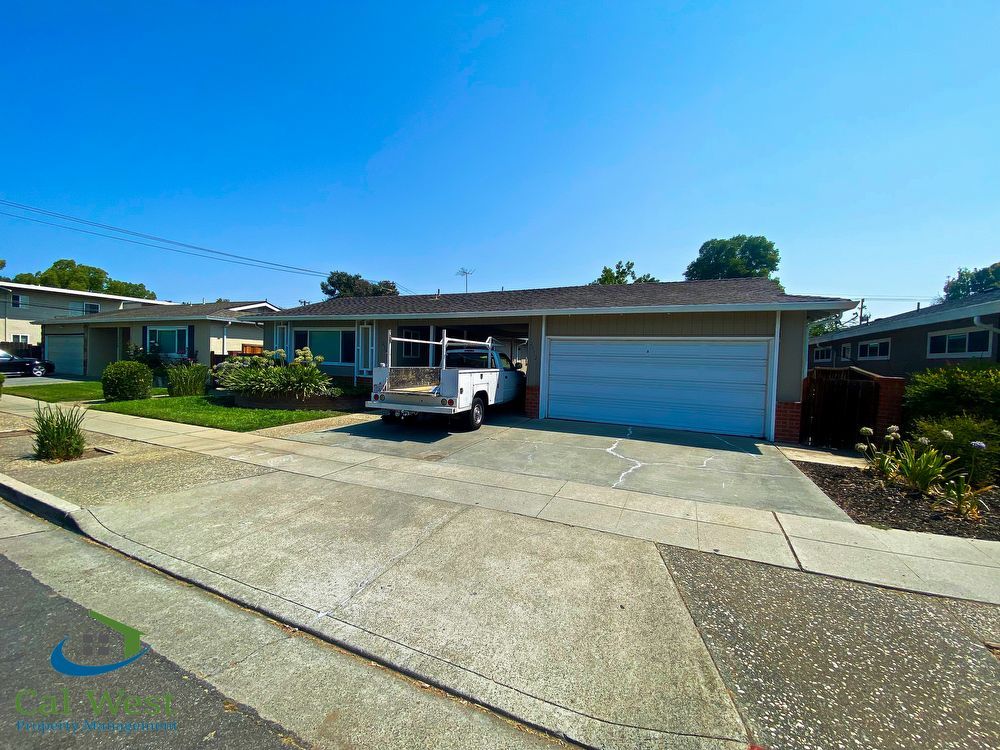 $3195-Spacious modern 3 Bed, 2 Bath Duplex located in Cambrian Neighborhood property image