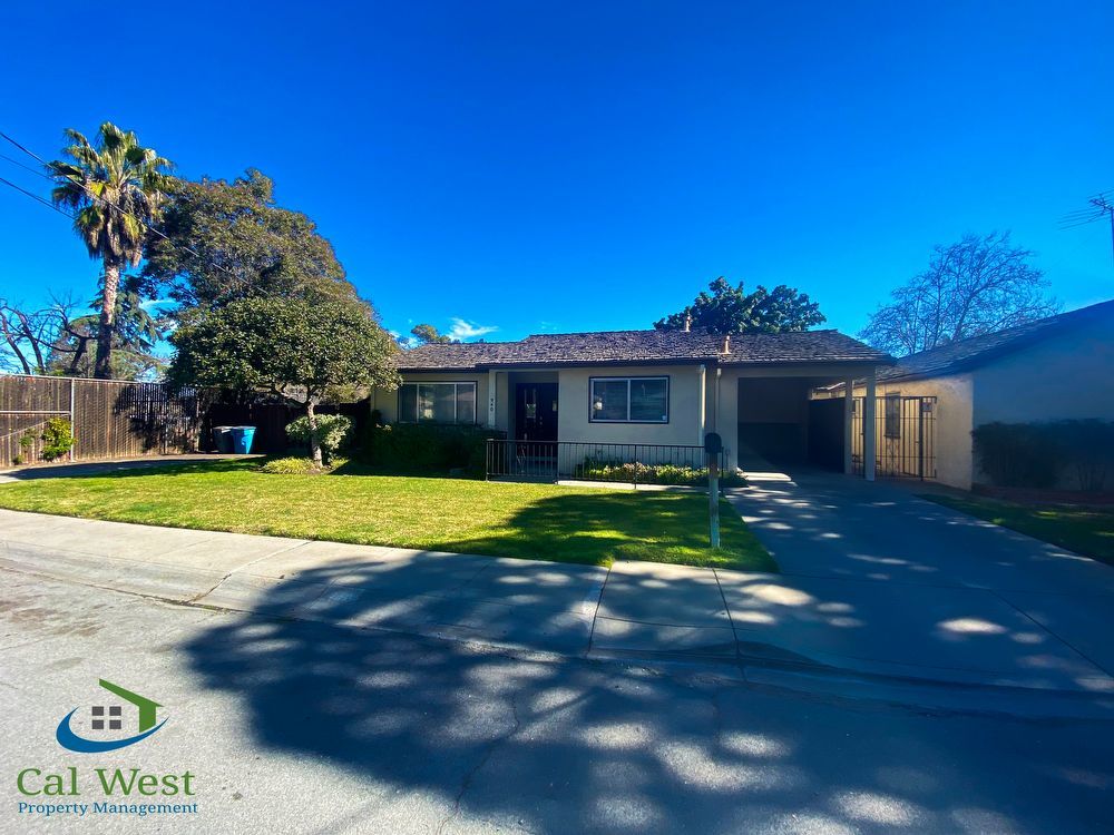 $2595 - 2 Bed/1 Bath Duplex with Private Back Yard/ extra Storage property image