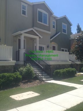 LARGE NEW TRI-LEVEL HOME IN VERY WELL MAINTAINED COMMUNITY property image