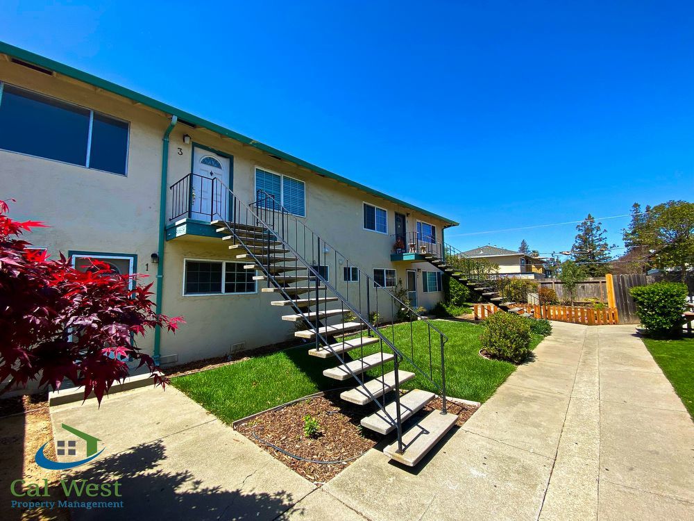 $3095 - Campbell Downstairs 3 Bed/2 Bath with Garage and updated bathrooms property image