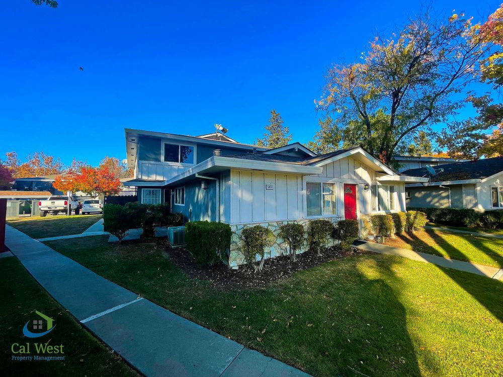 $2795- 2 Bed/1 Bath Remodeled two Story Townhome Close to Westfield Mall in South San Jose property image