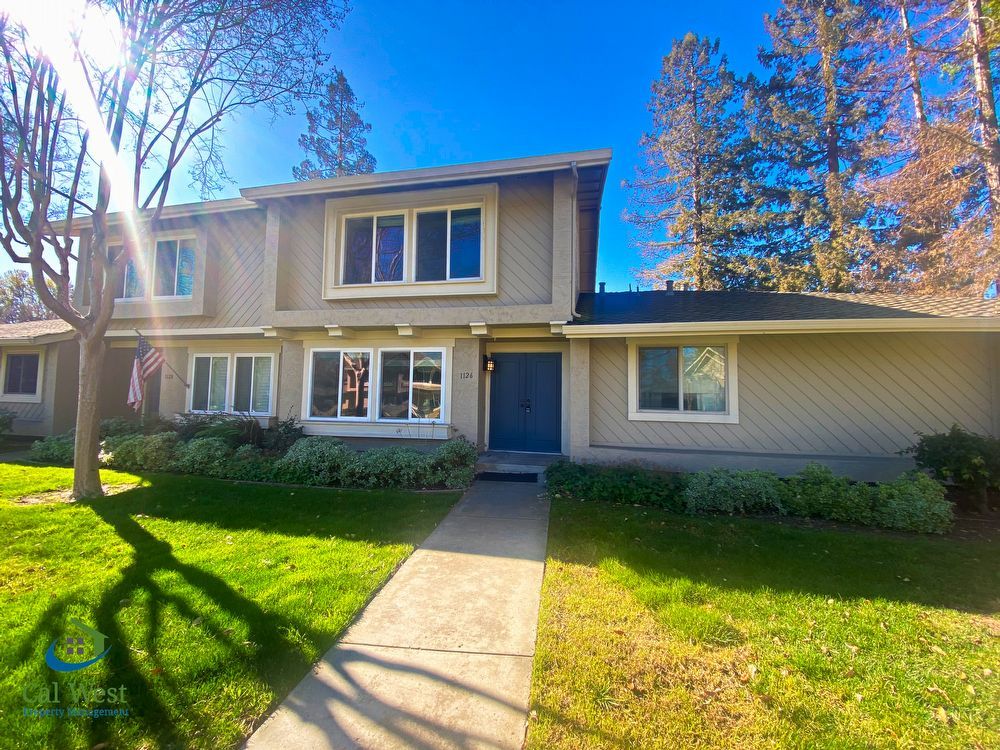 $3395 - Remodeled 3 Bed/2 Bath 2 Story Town Home with A/C, Community Pool, and Pet Friendly property image