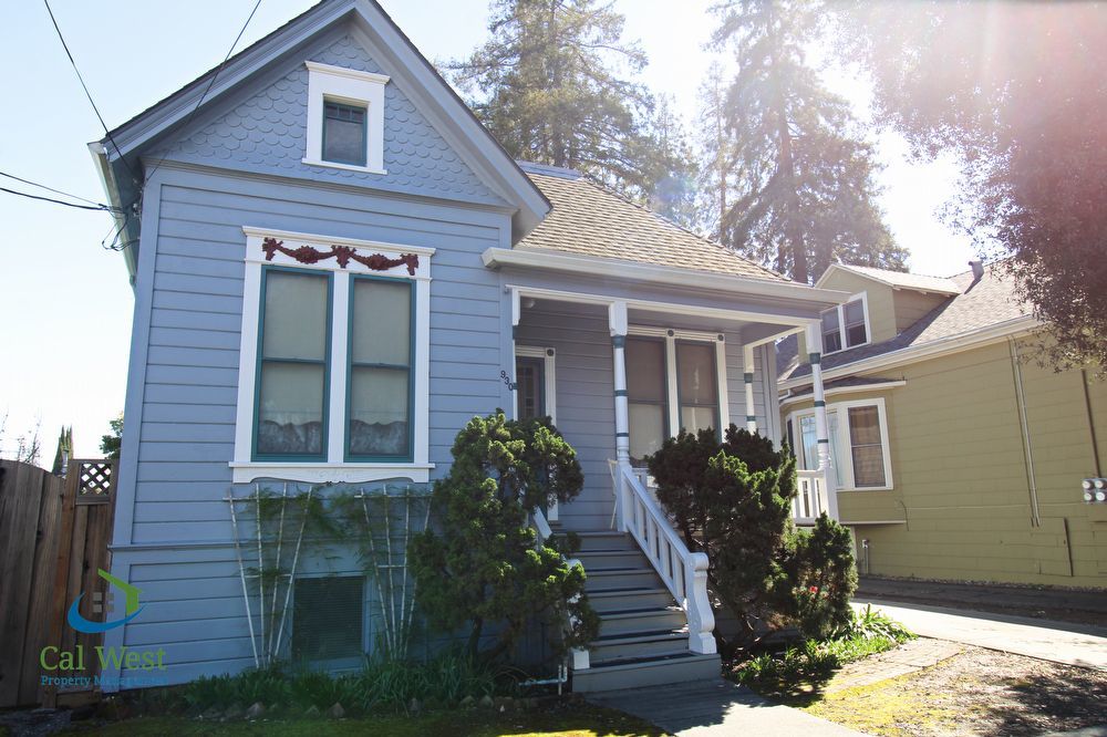 $2995 - Beautiful Victorian near Rose Garden with Backyard for Entertaining property image