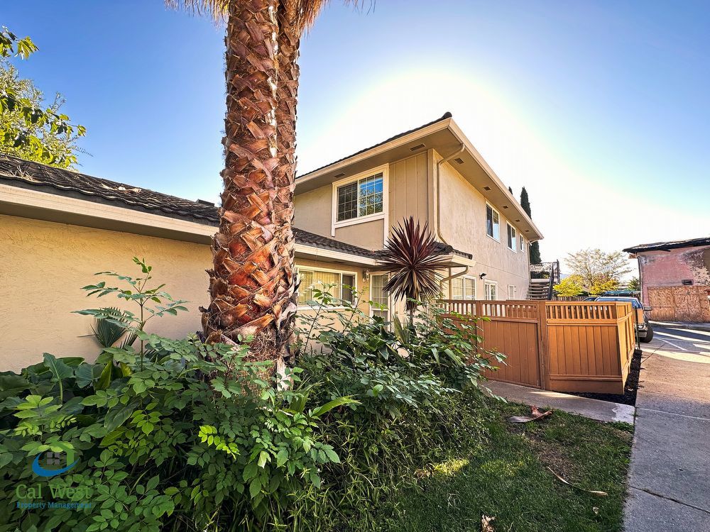 $2595-2 Bed/1 Bath, Two Story Renovated Townhome with New Carpet and Air Conditioning property image