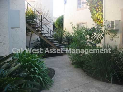 Large upstairs studio apartment with balcony in Morgan Hill property image