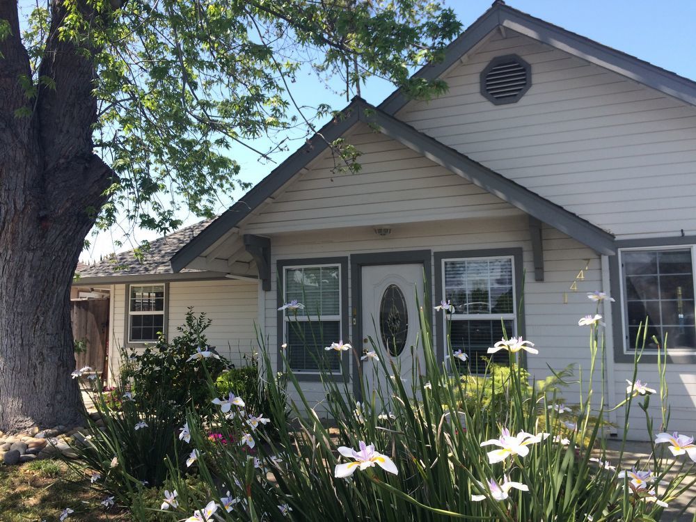 $3995 - Beautiful 4 Bed 3 Bath on a Quiet Street in a Great Sunnyvale Location! Near Apple HQ property image