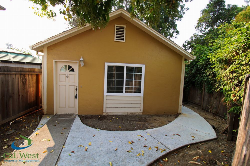 $2195 Lovely 1 Bed/1 Bath Willow Glen Duplex with Private Back Yard property image