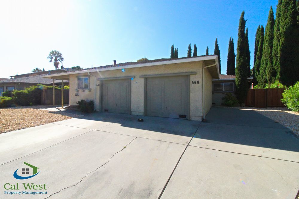 $2695-Beautifully Remodeled 2 Bed/2Bath Duplex in Blossom Valley Neighborhood property image
