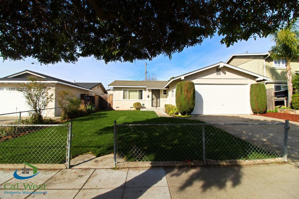 $2,595-Spacious 2 Bedroom 1 Bath home with dual pane windows and new front lawn! property image