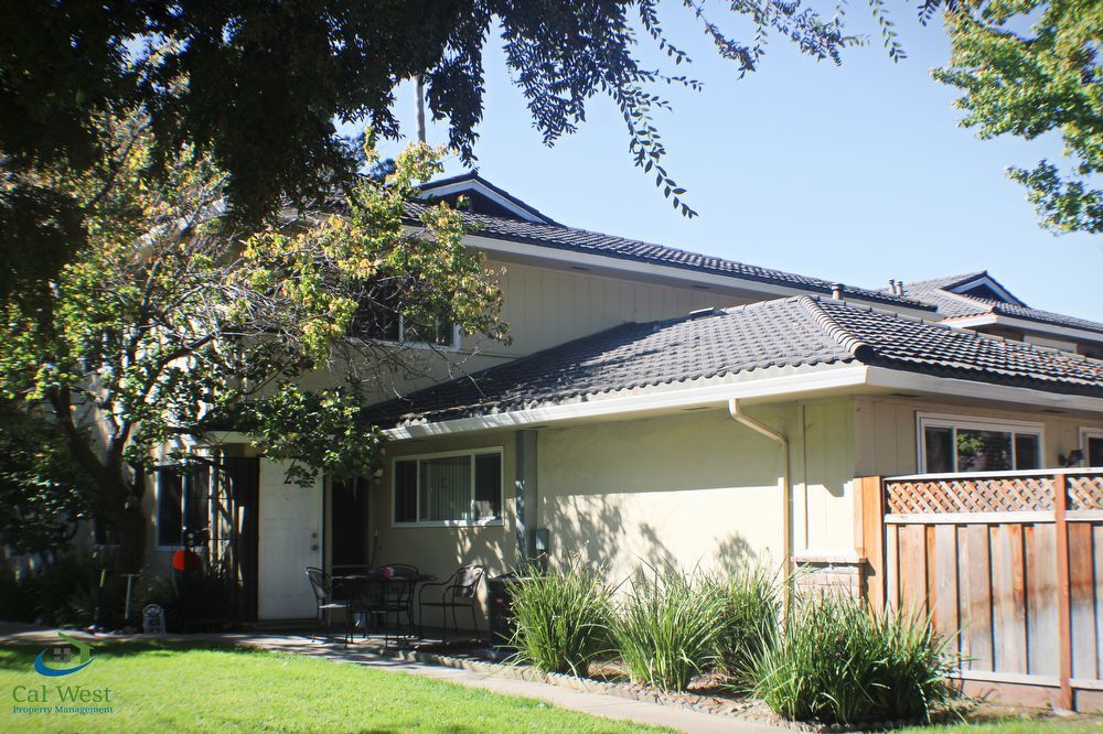 $2095-Upstairs 2 Bed 1 Bath in Donner Estates-Close to HWY 85/Community Pool property image