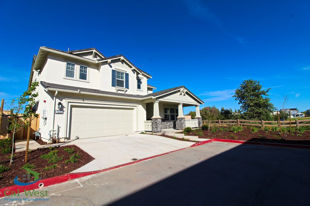 $4695 - Huge 5 Bedroom 4-1/2 Bath Lennar Home/SOLAR and Gourmet Kitchen/Gilroy property image