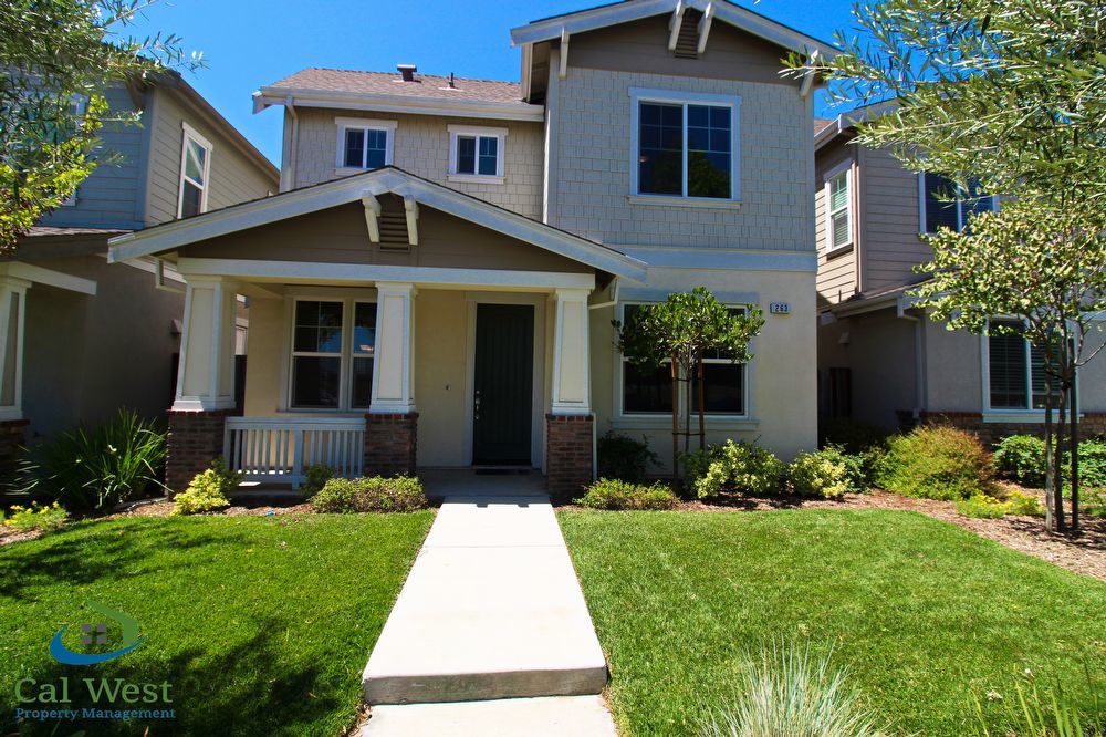 $3,295 - 3BD/2.5BA Beautiful Two Story Home in North Morgan Hill - Central Air Conditioning property image
